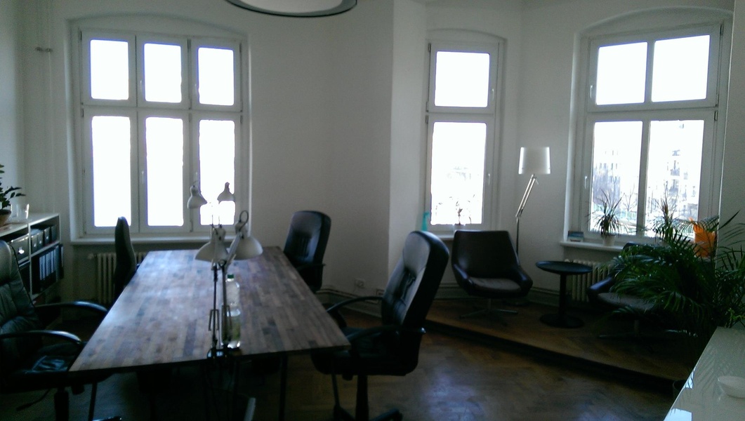 Co-Working Desk in Nice Office Near Schönhauser Allee