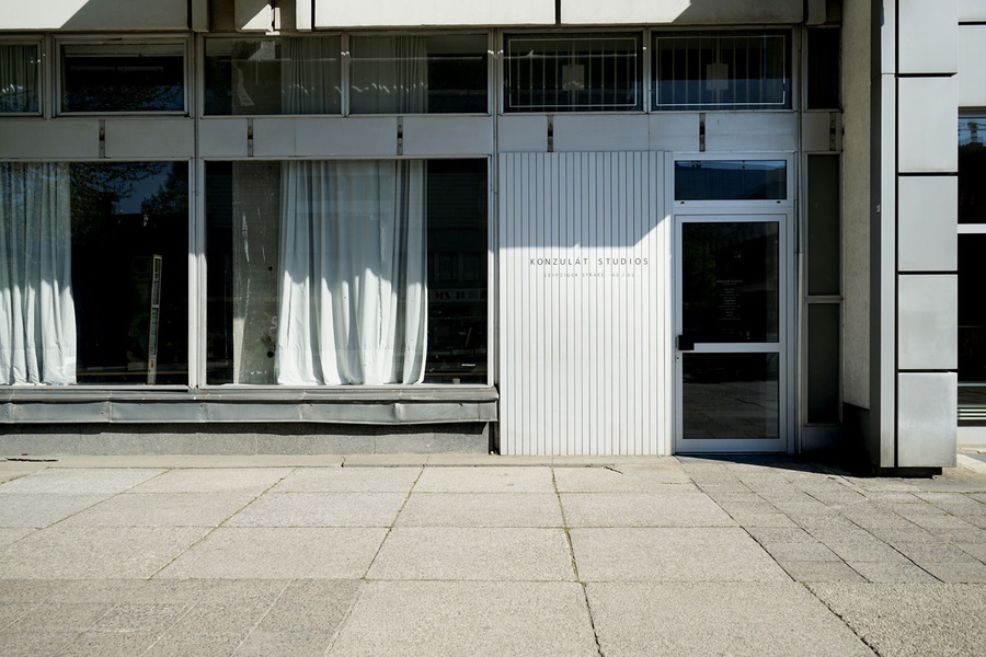 Sunny desks in Berlin Mitte, Hausvogteiplatz, Gendarmenmarkt, Leipziger Str.