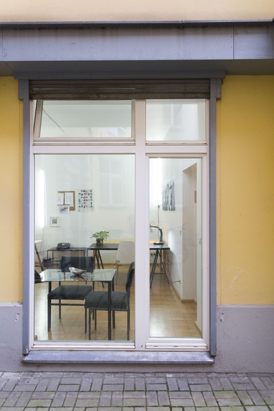 Big Desk in nice shared office in Central Mitte