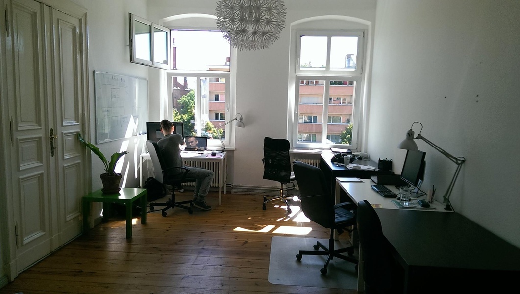 Co Working Desk In Nice Offic Berlin Startup Offices